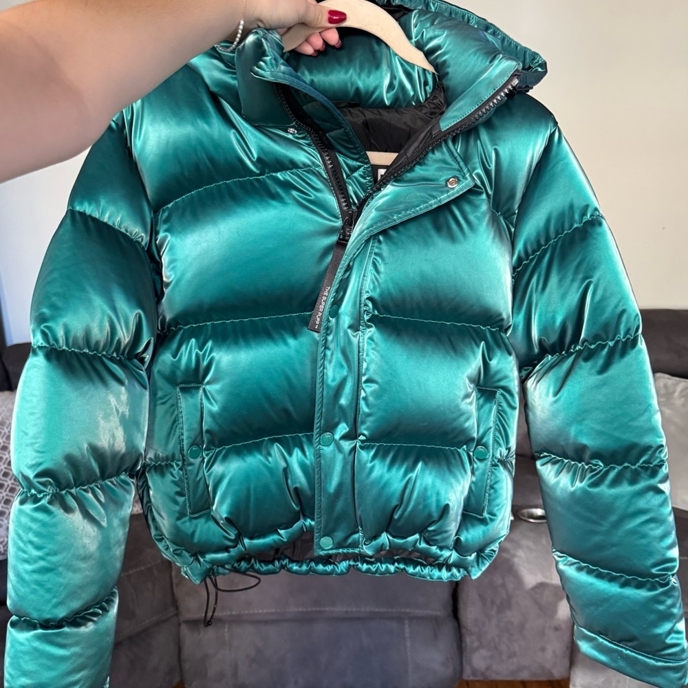 Aritzia Super Puff Shorty Liquid Shine